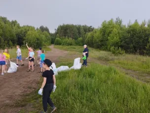 В рамках экологической акции «Чистый берег» проведена уборка территории пруда «Ульяновский»